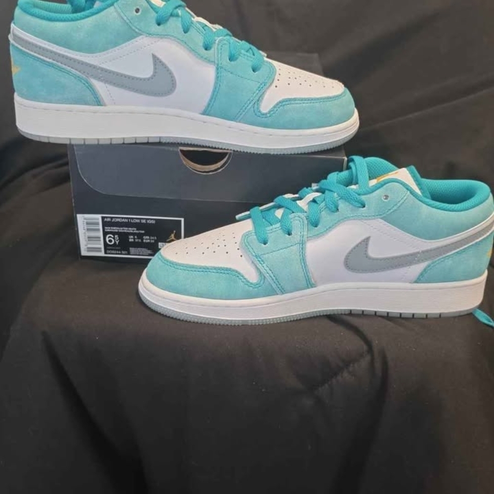 Nike Air Jordan Low Turquoise/ Emerald and White Shoes 6.5Y